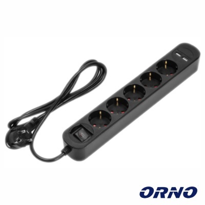 Extensão elétrica preta com cinco tomadas e cabo