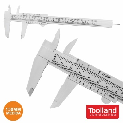 Paquímetro metálico branco com escala e logótipo Toolland num fundo branco