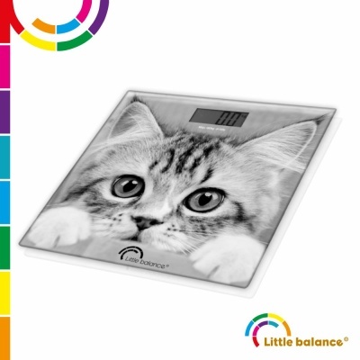 Balança digital com imagem de gato em preto e branco