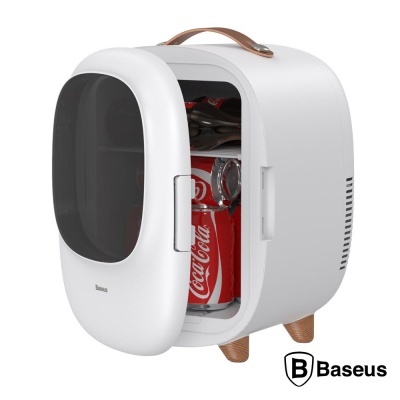 Mini frigorífico branco Baseus com porta de vidro e latas dentro