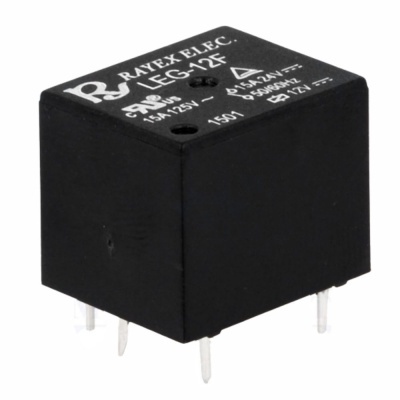 Relé elétrico preto com texto branco e terminais metálicos