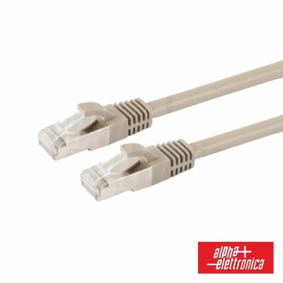 Cabo de rede Ethernet cinzento com conectores RJ45 sobre fundo branco