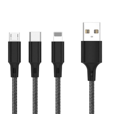 Cabo USB preto trançado com múltiplos conectores