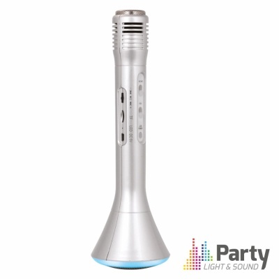 Microfone portátil prateado com base iluminada azul