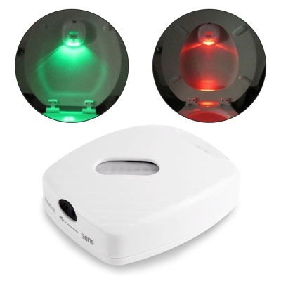 Dispositivo eletrônico branco com luzes verdes e vermelhas interiores