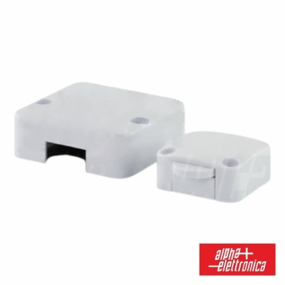 Dois sensores magnéticos de porta ou janela brancos sobre fundo branco