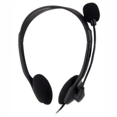 Auscultadores pretos com microfone em fundo branco