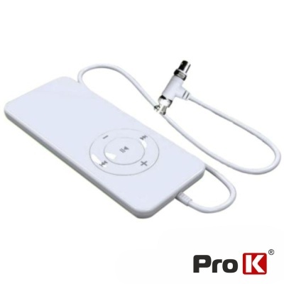 Leitor de música digital branco com botões circulares e cabo com conector