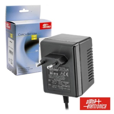Carregador de bateria preto com embalagem azul e marca alpha elettronica