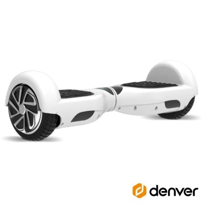 Hoverboard branco com detalhes pretos e prateados sobre fundo branco