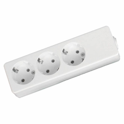 Filtro de linha branco com três tomadas elétricas