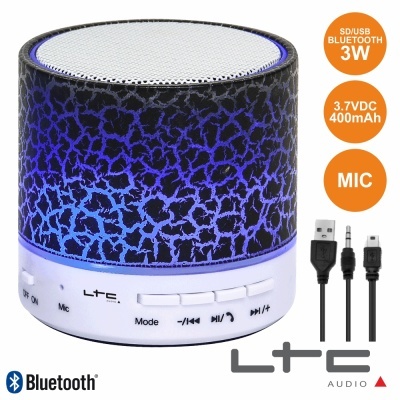 Coluna Bluetooth LTC preta e azul com cabos USB e auxiliar