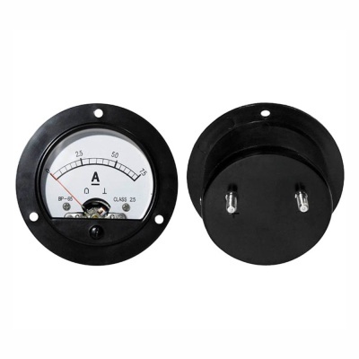 Dois amperímetros analógicos circulares com mostrador branco e caixa preta