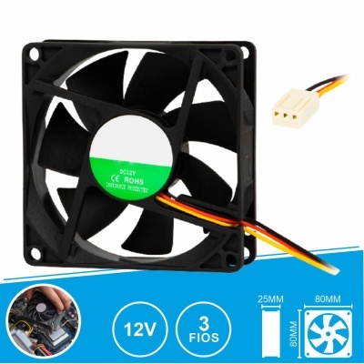 Ventoinha de computador preta com cabo de três fios e etiqueta verde e branca