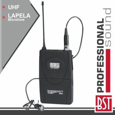 Microfone de lapela UHF preto com antena e cabo, texto e logotipo BST