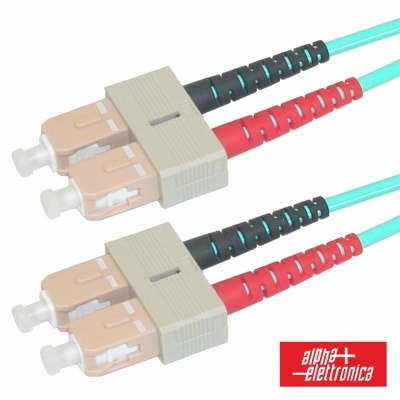 conector óptico fibra dupla com cabos azul claro, terminadores bege e logótipo Alpha Elettronica
