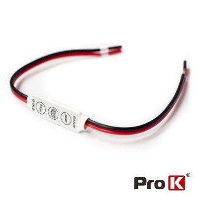 Cabo com controlo remoto branco e fios vermelhos e pretos