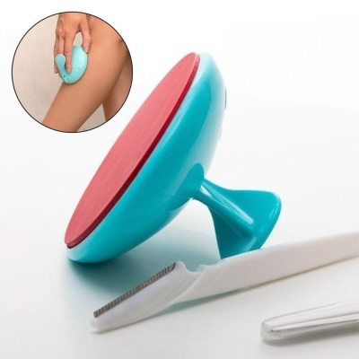 Aparelho azul com base vermelha e lâmina branca para remoção de pelos