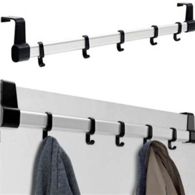 Cabide metálico com cinco ganchos para pendurar roupas