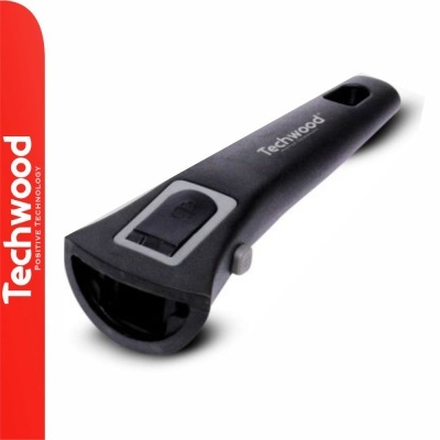 Punho para panela preto Techwood com botão de segurança, em fundo branco e faixa vermelha Techwood