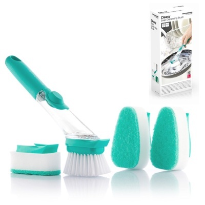 Conjunto de escova de limpeza multiusos com diferentes cabeças e embalagem da marca OXO