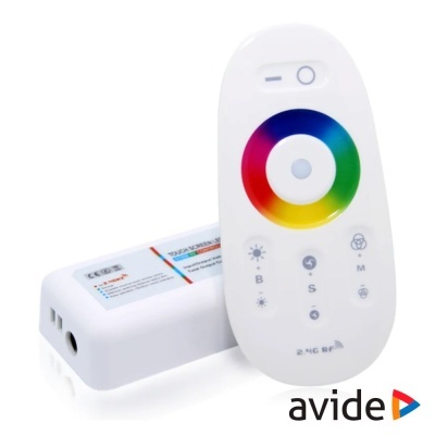 Comando remoto branco para iluminação com roda de cores e aparelho de controlo branco em fundo branco