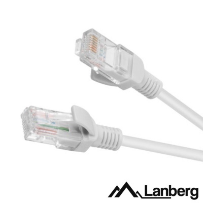 Cabo de rede Ethernet branco com conectores RJ45 transparentes