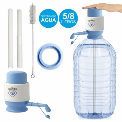 Dispenser de água azul e branco com acessórios e garrafa transparente grande