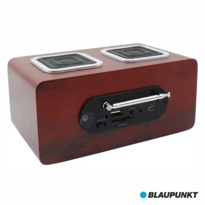 Coluna de som portátil Blaupunkt com acabamento em madeira castanha e duas grelhas de altifalante quadradas no topo.