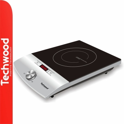 Placa de indução preta com controlo e visor digital em fundo branco