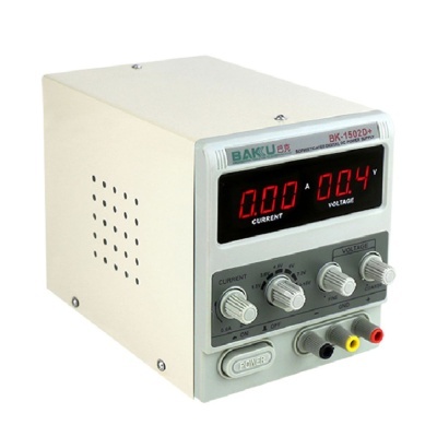 Fonte de alimentação de bancada BAKU BK-1502D+ com display digital e botões de controlo