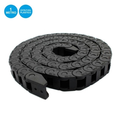 Corrente plástica preta enrolada com etiquetas azuis indicando 1 metro e estrutura plástico