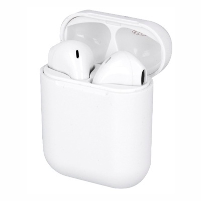 Auriculares sem fios brancos em caixa de carregamento aberta