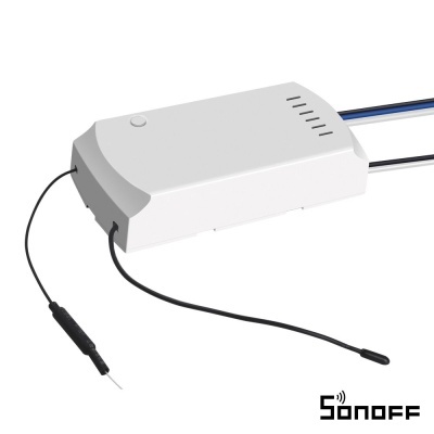 Dispositivo electrónico branco com cabo preto e marca SONOFF