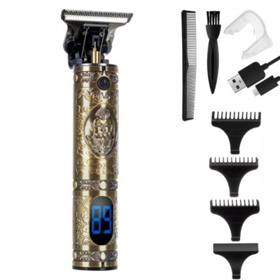 Máquina de cortar cabelo dourada com ecrã e acessórios em fundo branco