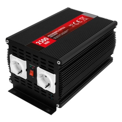 Inversor energia 2500W preto com tomadas brancas e interruptor vermelho