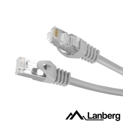 Cabo Ethernet cinzento com conectores RJ45 transparentes e logotipo Lanberg