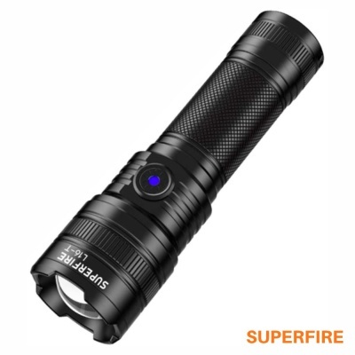 Lanterna de mão preta com texto SUPERFIRE