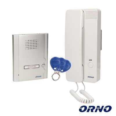 Intercomunicador ORNO com unidade externa metálica prateada, unidade interna branca e três chaves azuis