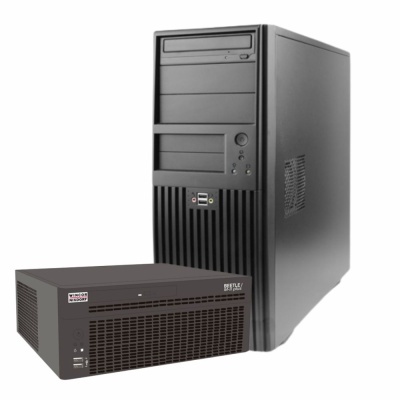 Torre de computador preta com dispositivo retangular preto ao lado