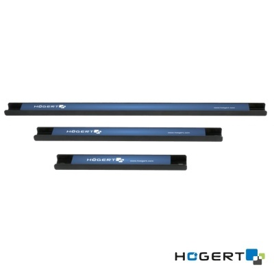 Conjunto de barras de metal azuis com extremidades pretas e inscrição HÖGERT.