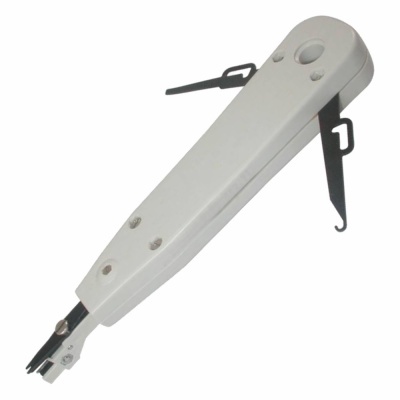 ferramenta branca com lâminas metálicas pretas retráteis