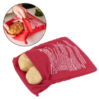 Saco vermelho para batatas com texto de aviso e batatas dentro