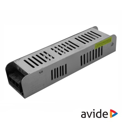 Fonte de alimentação metálica retangular com ventilação e etiqueta verde