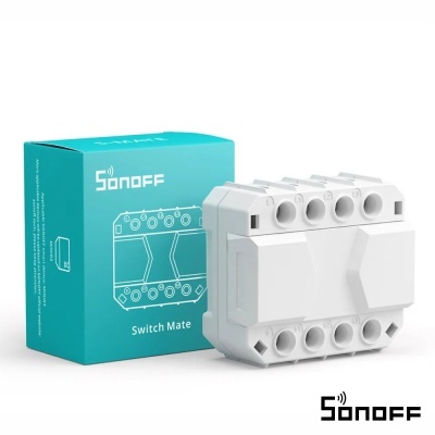Módulo elétrico Sonoff Switch Mate branco com embalagem azul-turquesa