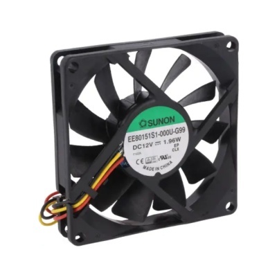 Ventoinha de computador preta com nove pás e etiqueta central verde e branca