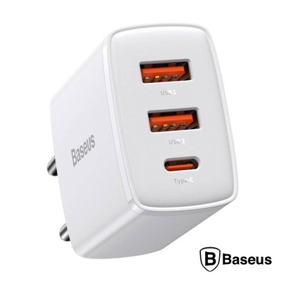 Carregador de parede branco Baseus com 2 portas USB e 1 porta USB tipo C