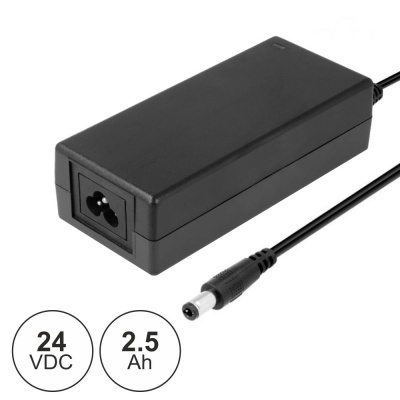 Carregador de energia preto com texto 24 VDC e 2.5 Ah