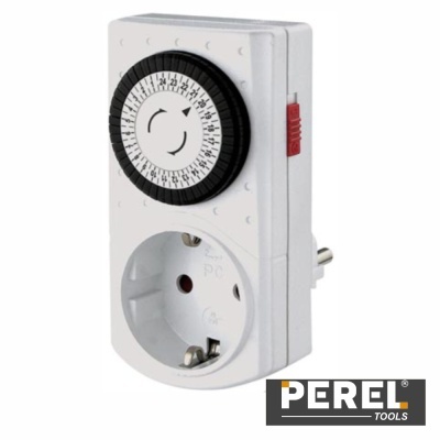 Tomada elétrica branca com temporizador circular preto e botão vermelho lateral