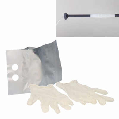luvas brancas, folha prateada metálica com orifícios, vareta preta com ponta branca e fio enrolado